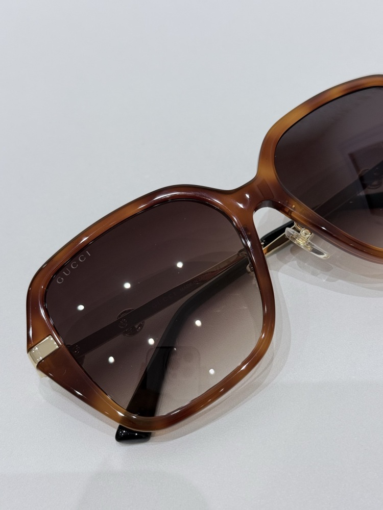 GUCCI SUNGLASSES