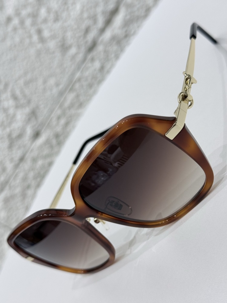 GUCCI SUNGLASSES