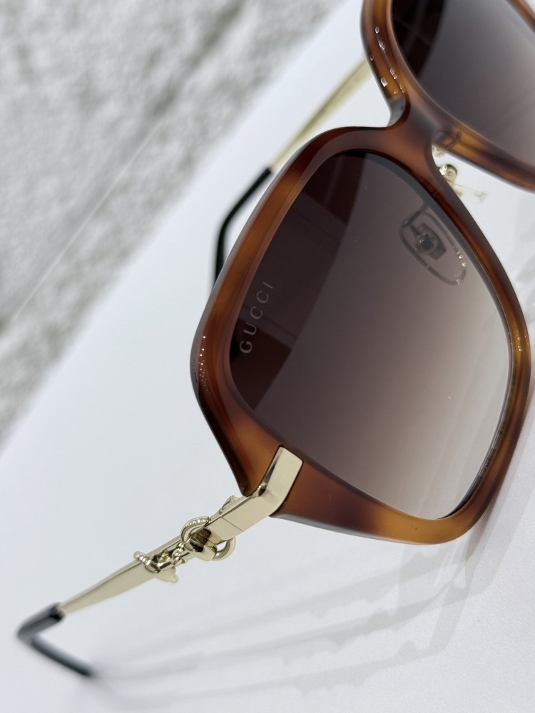 GUCCI SUNGLASSES