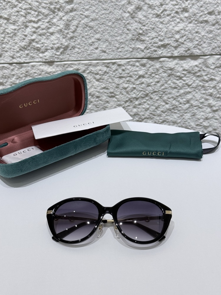 GUCCI SUNGLASSES