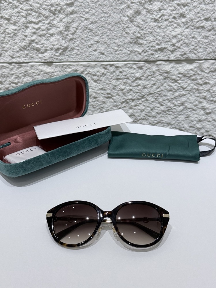 GUCCI SUNGLASSES