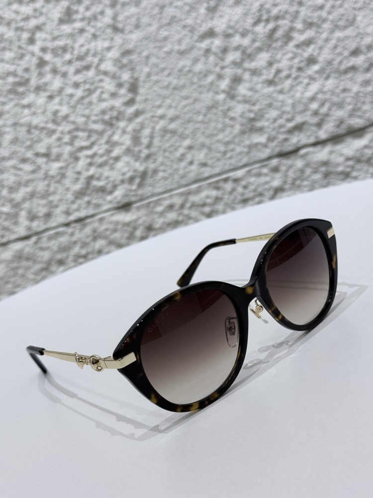 GUCCI SUNGLASSES