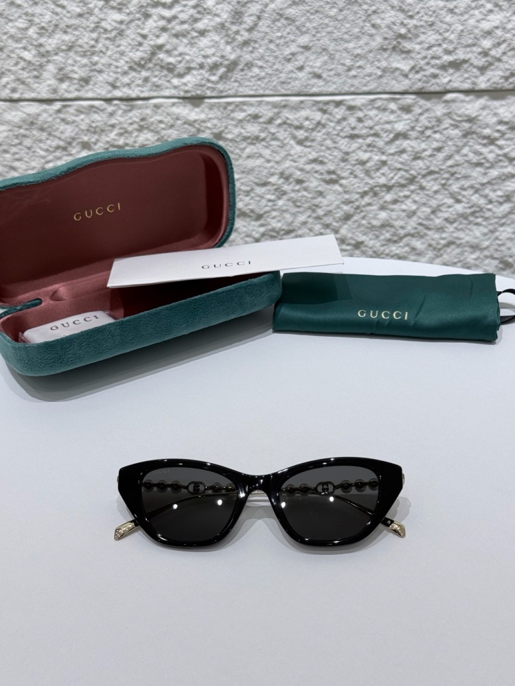 GUCCI SUNGLASSES