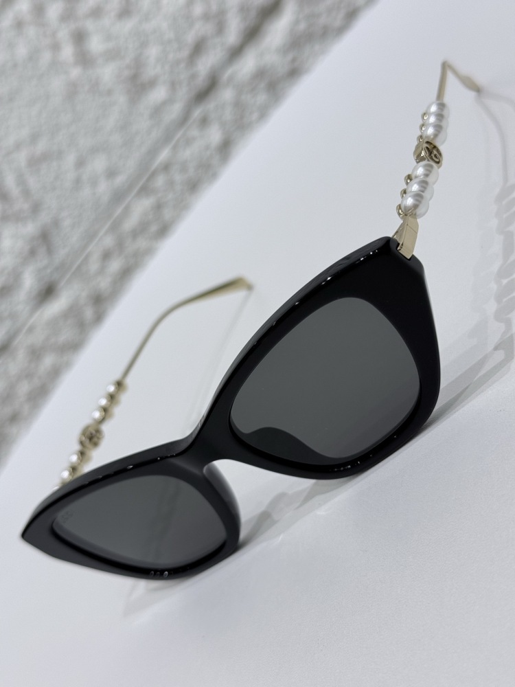GUCCI SUNGLASSES