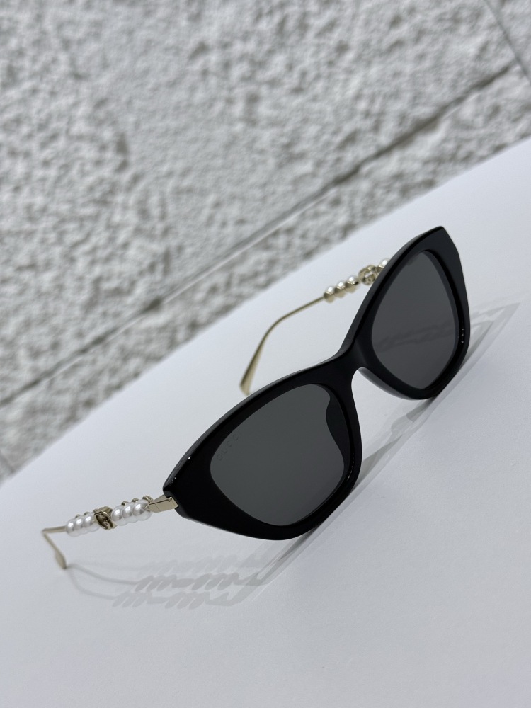 GUCCI SUNGLASSES