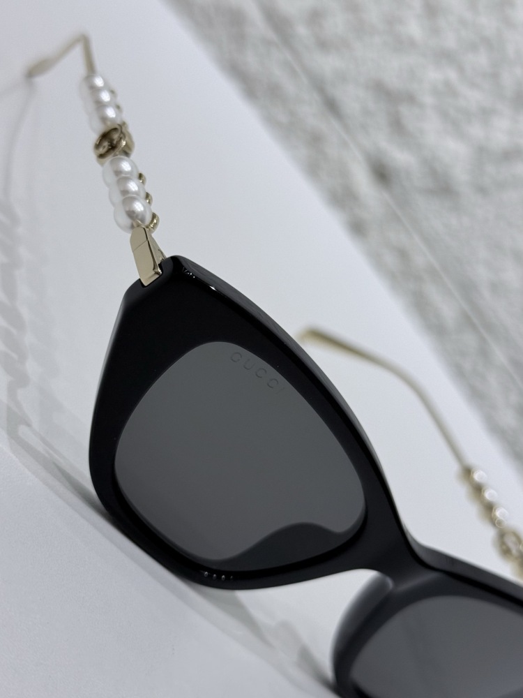 GUCCI SUNGLASSES