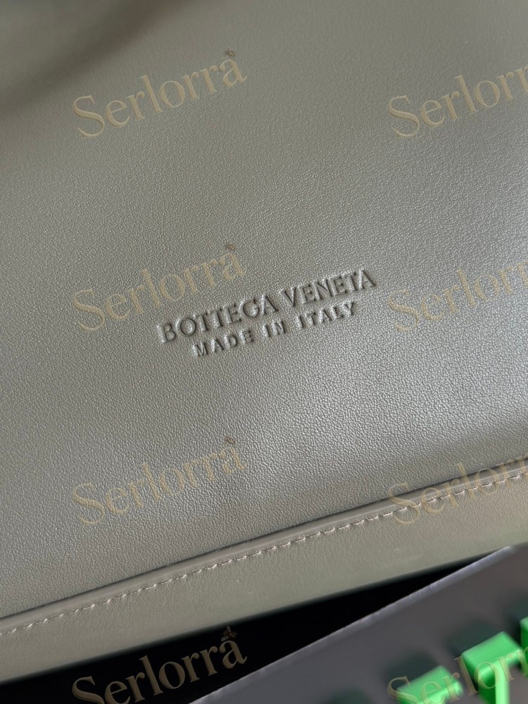 BOTTEGA VENETA LARGE CIAO CIAO