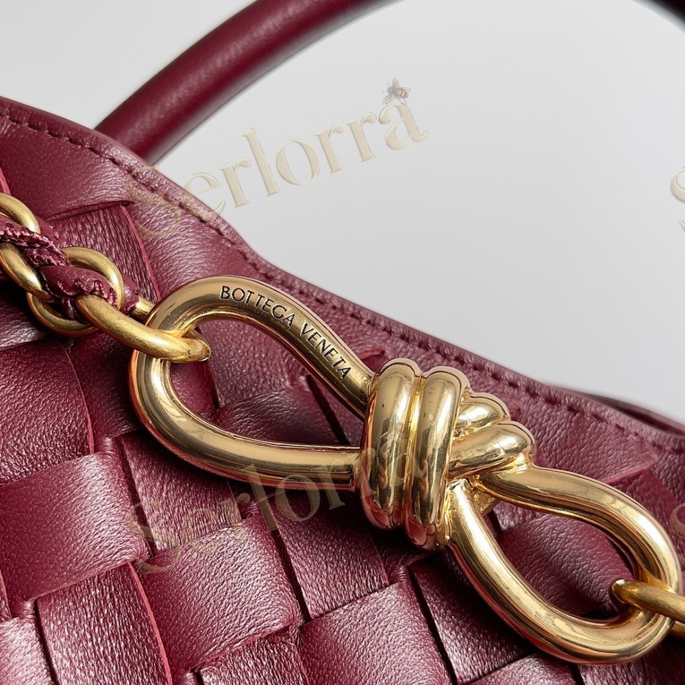 BOTTEGA VENETA MEDIUM ANDIAMO CHAIN