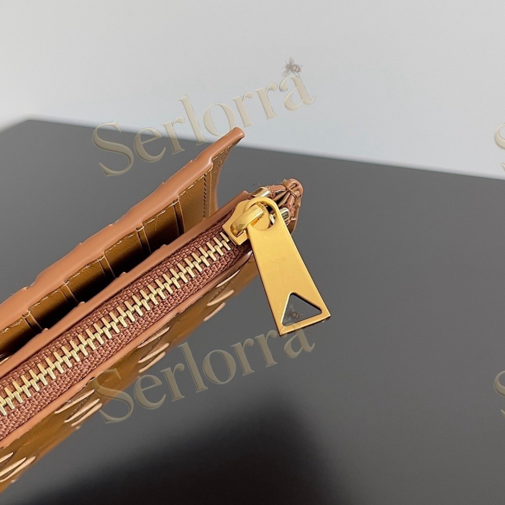 BOTTEGA VENETA INTRECCIATO MEDIUM BI-FOLD WALLET