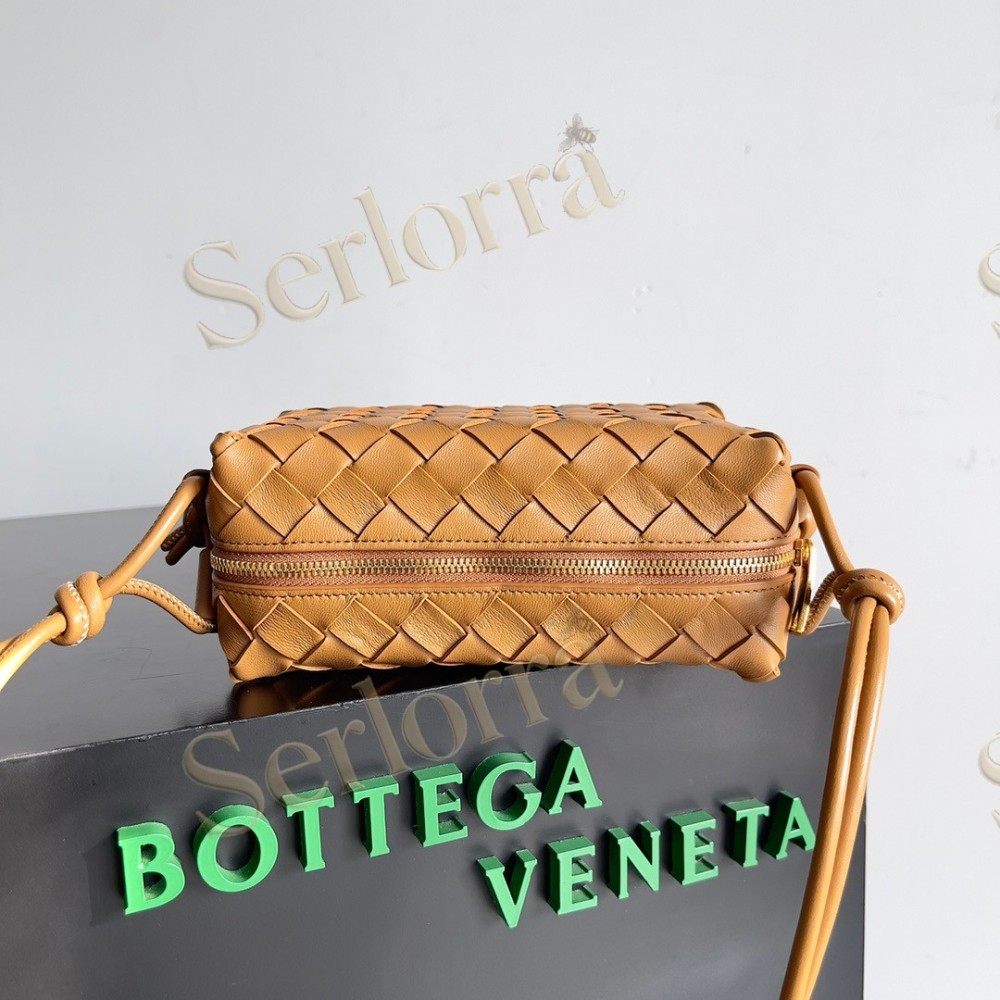 BOTTEGA VENETA MINI LOOP CAMERA BAG