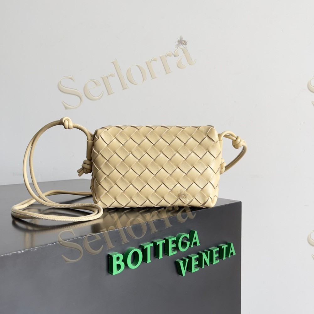 BOTTEGA VENETA MINI LOOP CAMERA BAG