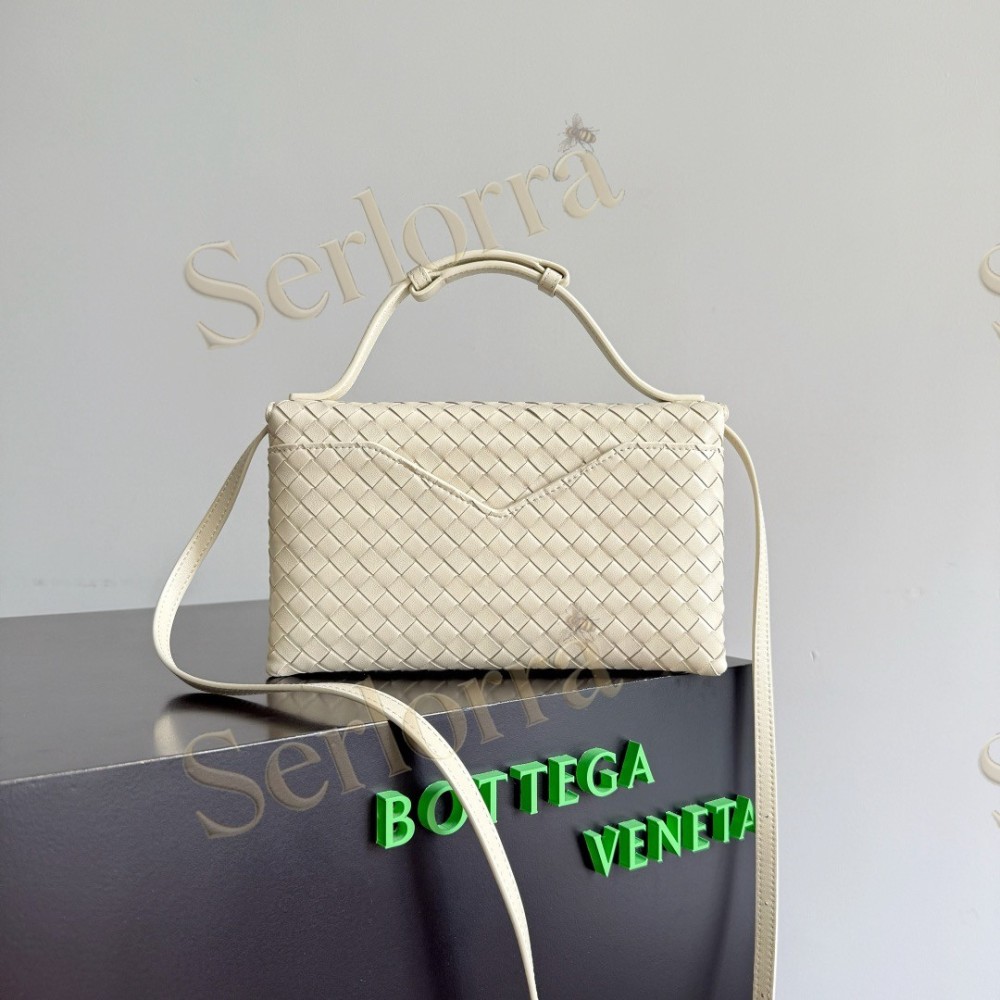 BOTTEGA VENETA KNOT LOCK