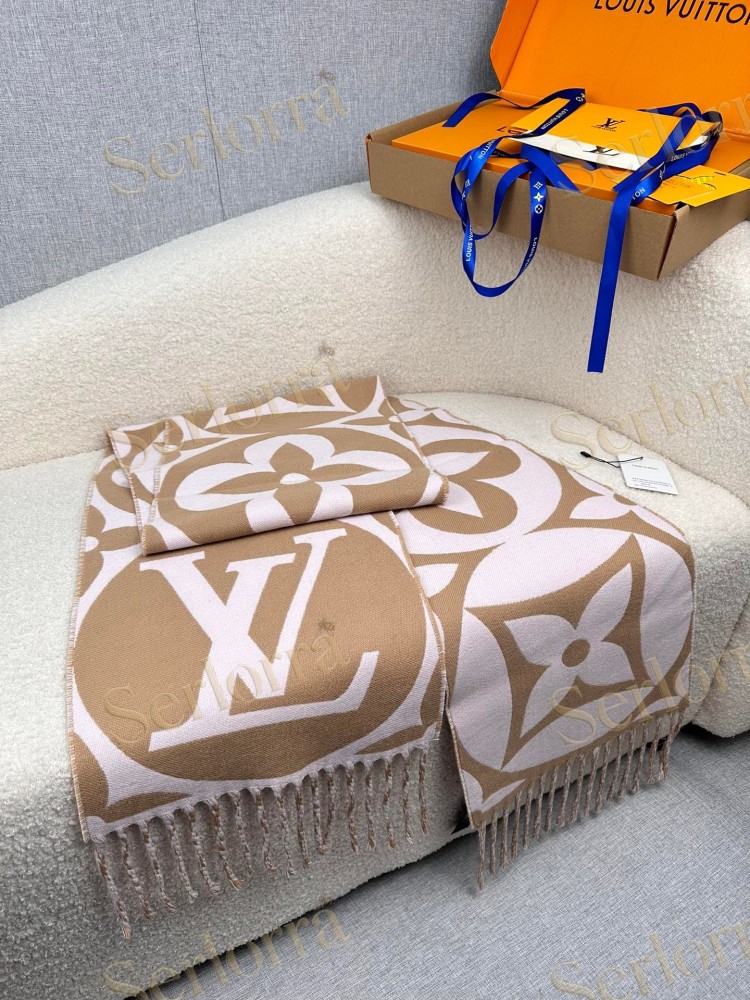 LOUIS VUITTON MEDALLION SCARF