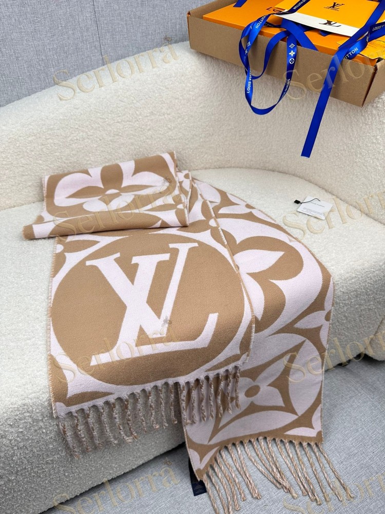 LOUIS VUITTON MEDALLION SCARF