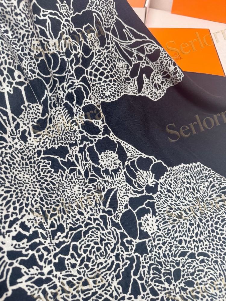 HERMÈS LIGHT FLORAL VELVET SHAWL