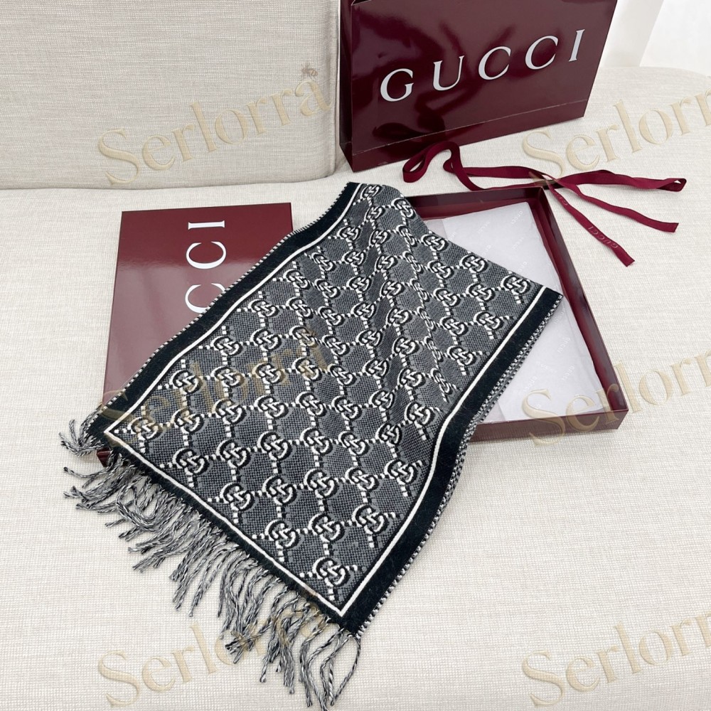 GUCCI LOGO WOOL SCARF