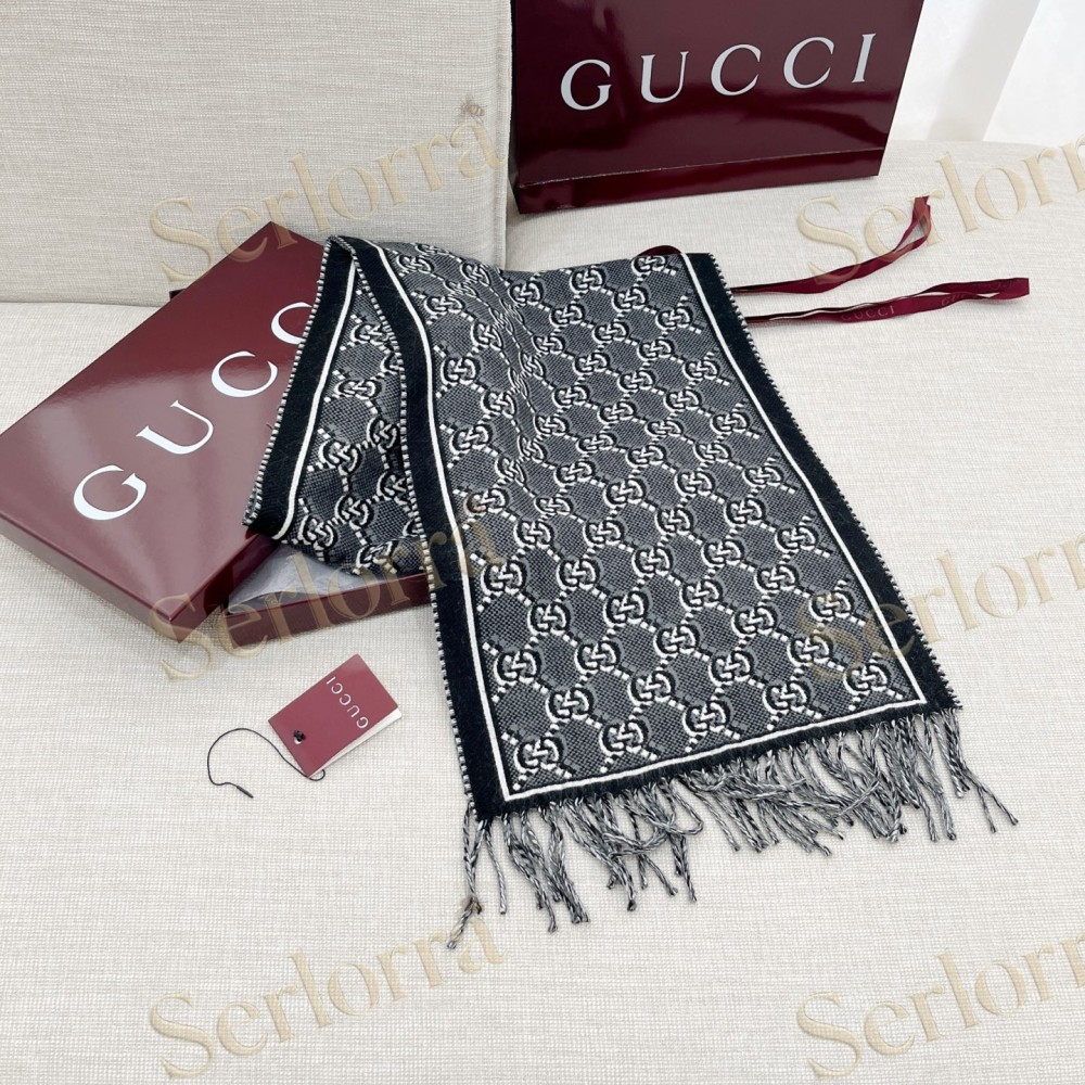 GUCCI LOGO WOOL SCARF