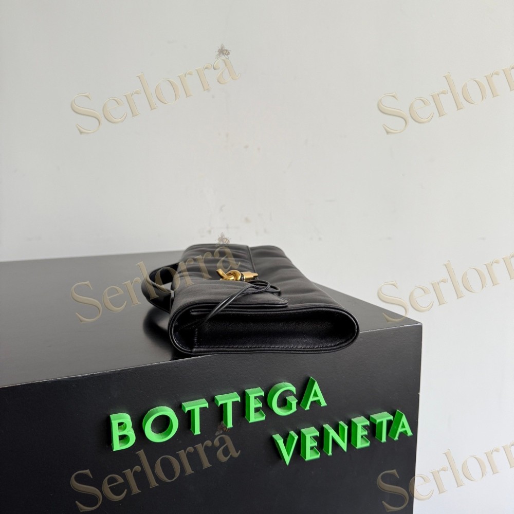 BOTTEGA VENETA ANDIAMO CLUTCH