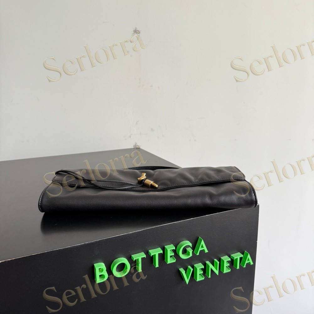 BOTTEGA VENETA ANDIAMO CLUTCH