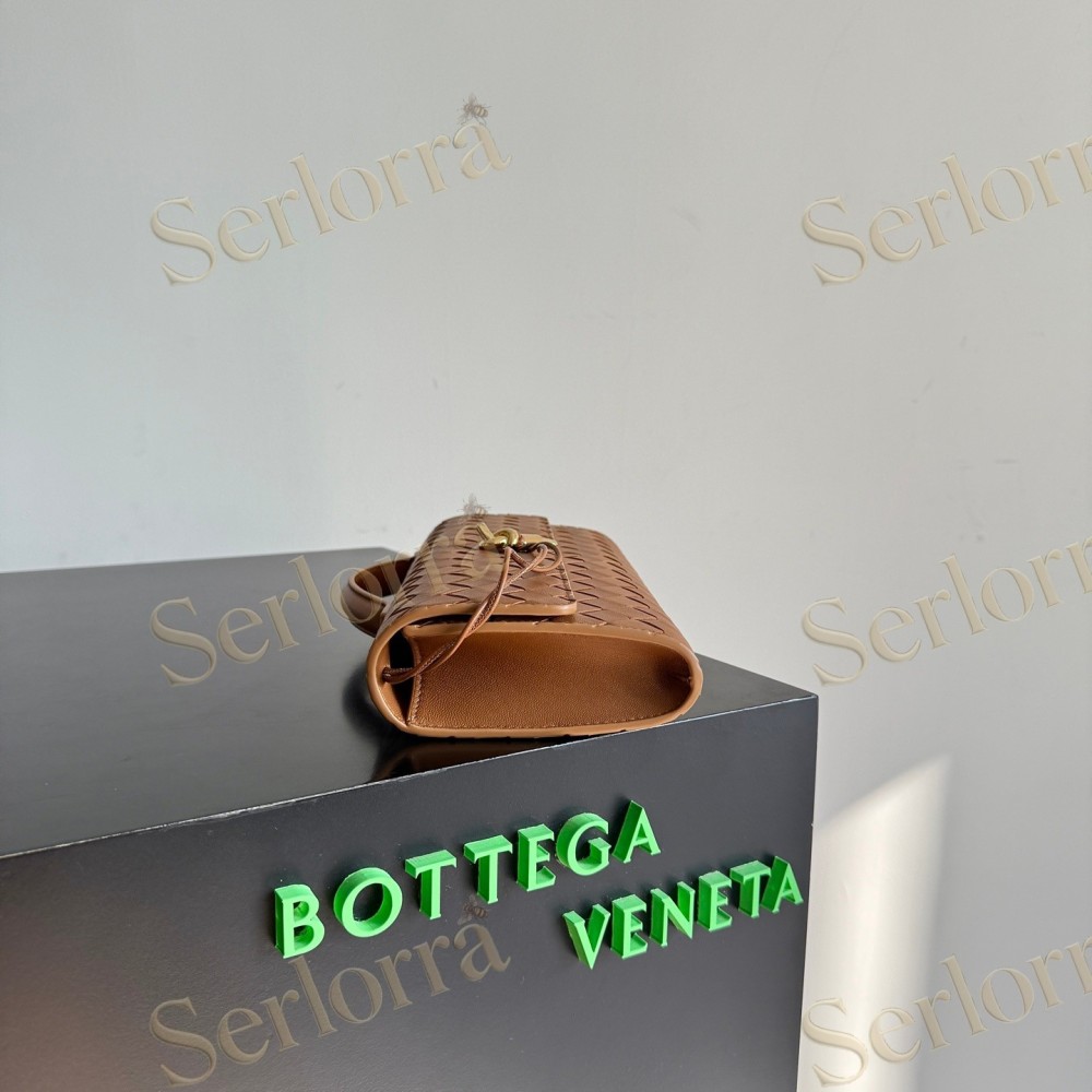 BOTTEGA VENETA ANDIAMO CLUTCH