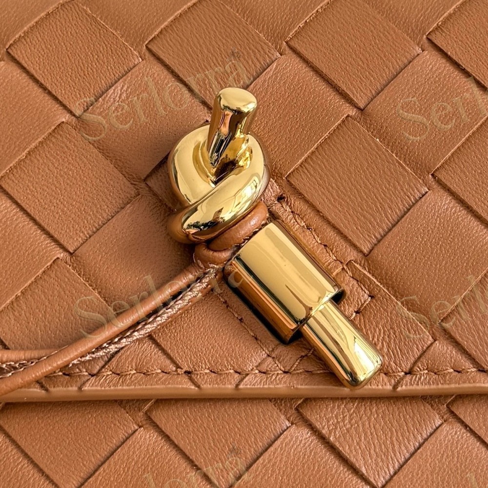 BOTTEGA VENETA ANDIAMO CLUTCH
