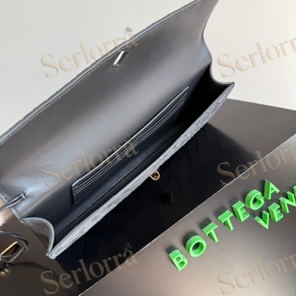 BOTTEGA VENETA ANDIAMO CLUTCH