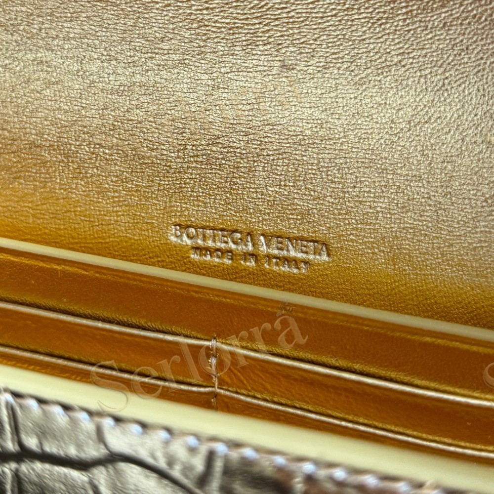 BOTTEGA VENETA ANDIAMO CLUTCH