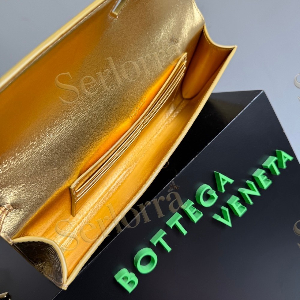 BOTTEGA VENETA ANDIAMO CLUTCH