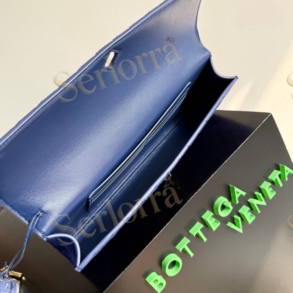 BOTTEGA VENETA ANDIAMO CLUTCH