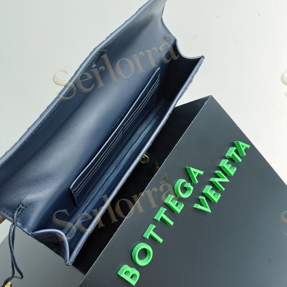 BOTTEGA VENETA ANDIAMO CLUTCH