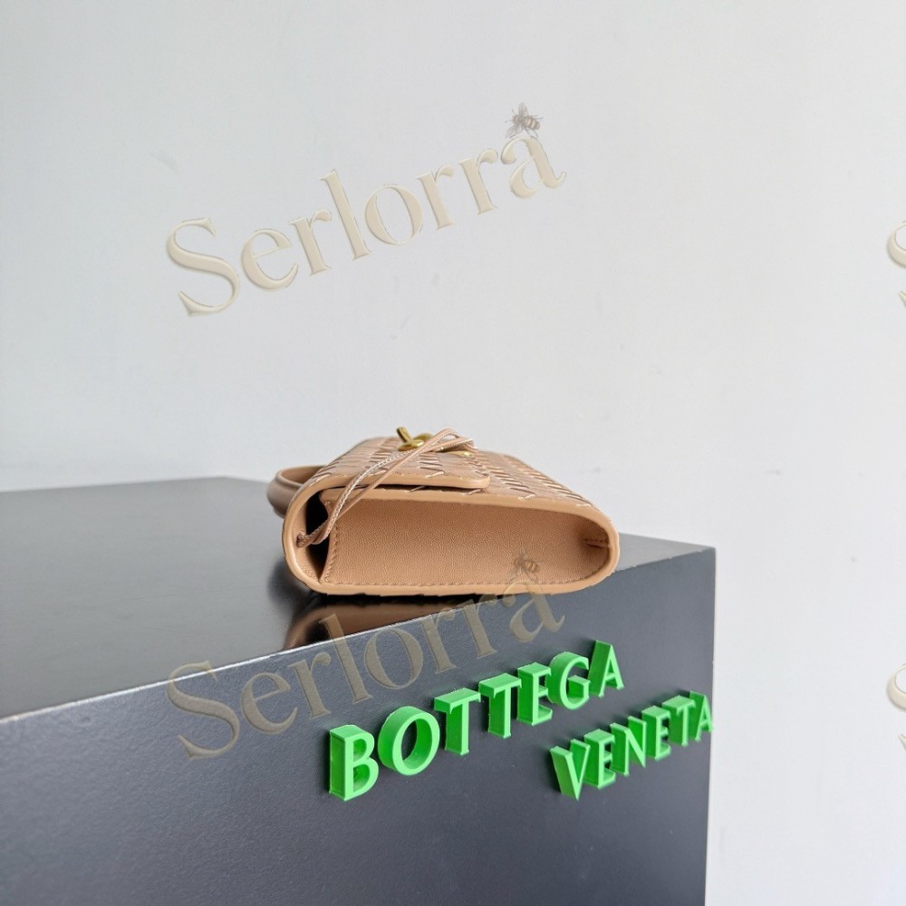 BOTTEGA VENETA ANDIAMO CLUTCH
