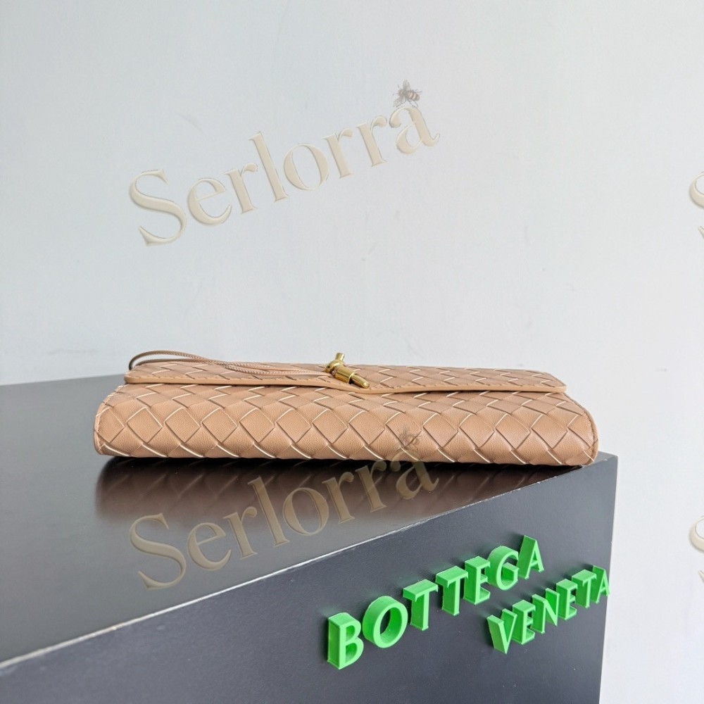 BOTTEGA VENETA ANDIAMO CLUTCH