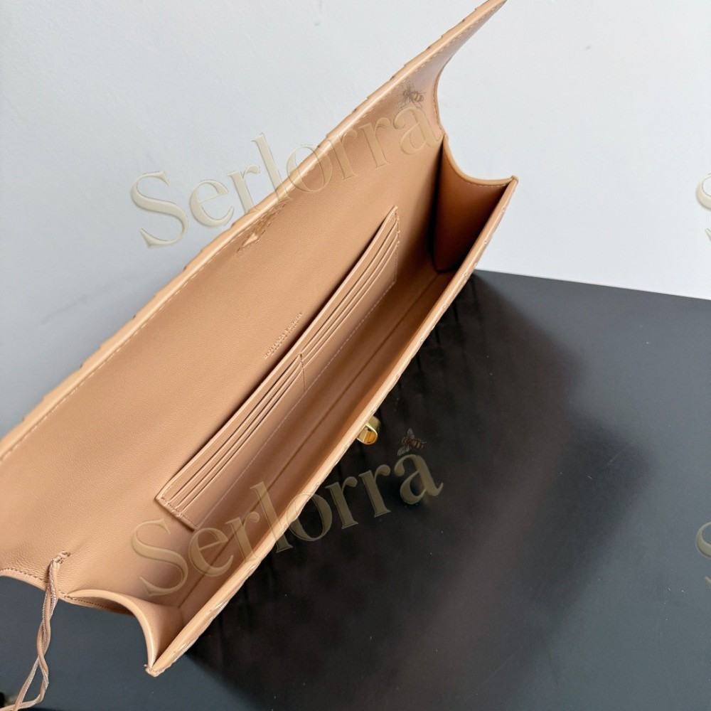BOTTEGA VENETA ANDIAMO CLUTCH