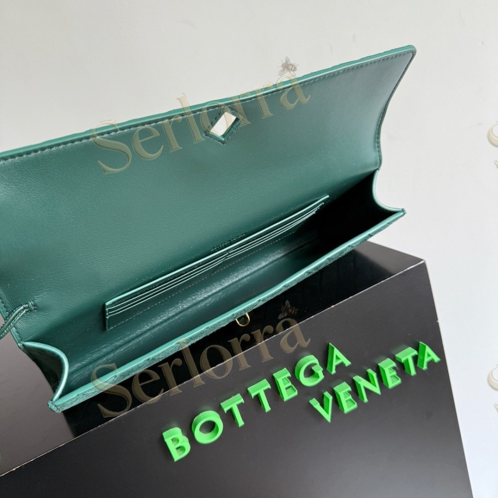 BOTTEGA VENETA ANDIAMO CLUTCH