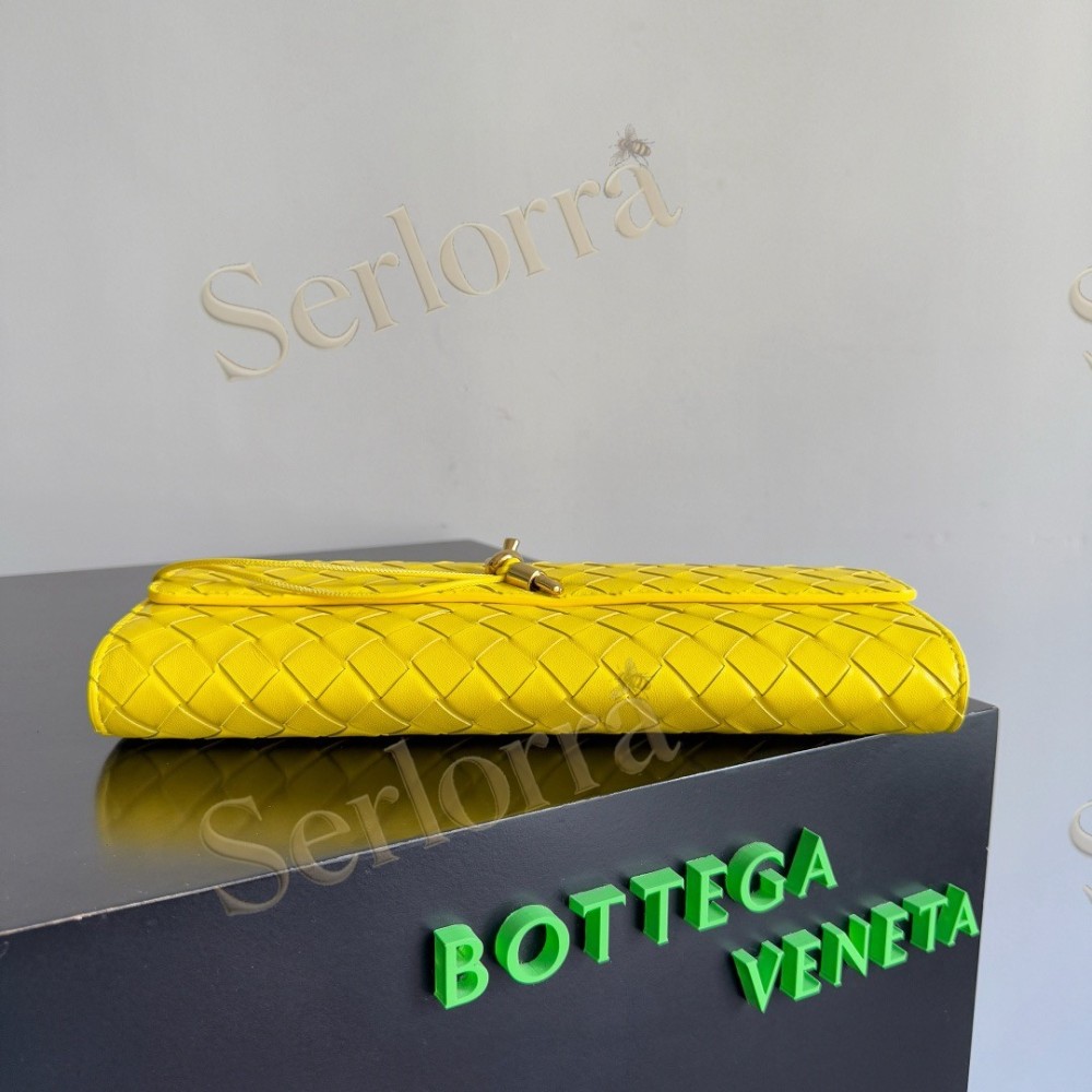 BOTTEGA VENETA ANDIAMO CLUTCH
