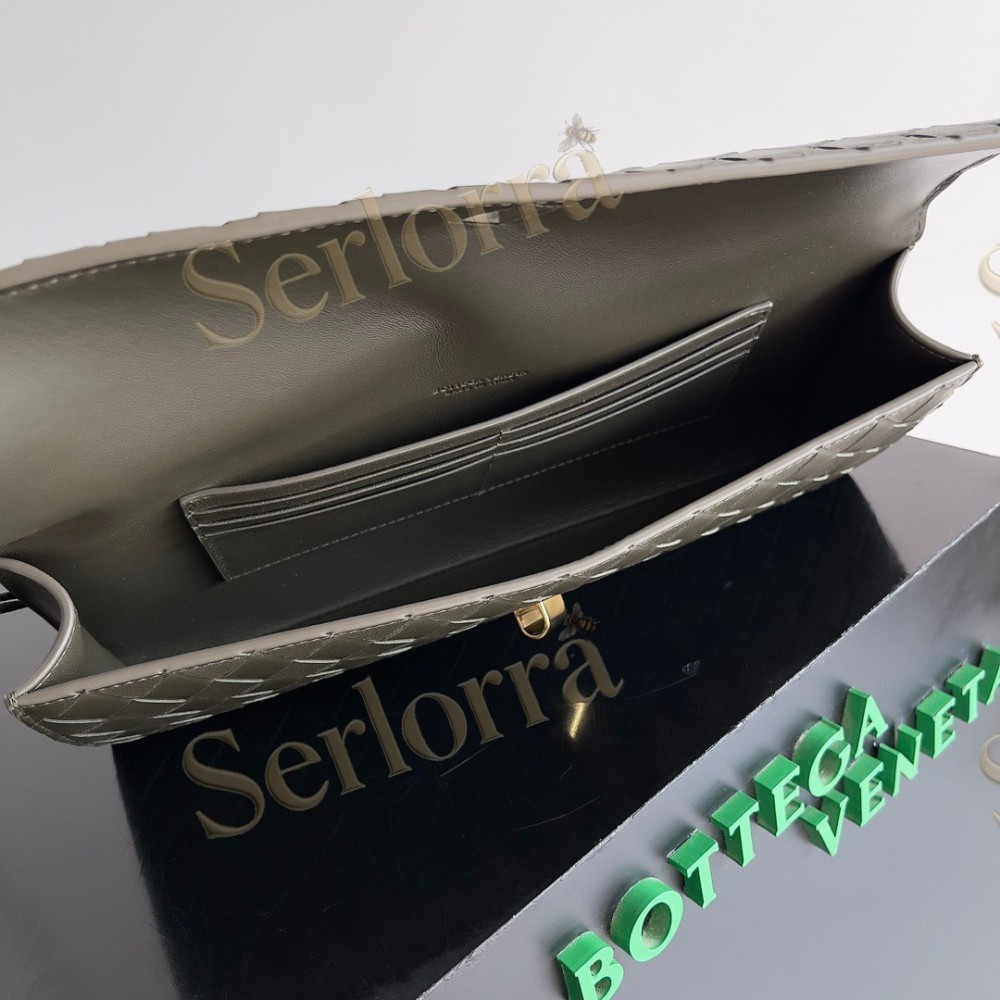 BOTTEGA VENETA ANDIAMO CLUTCH