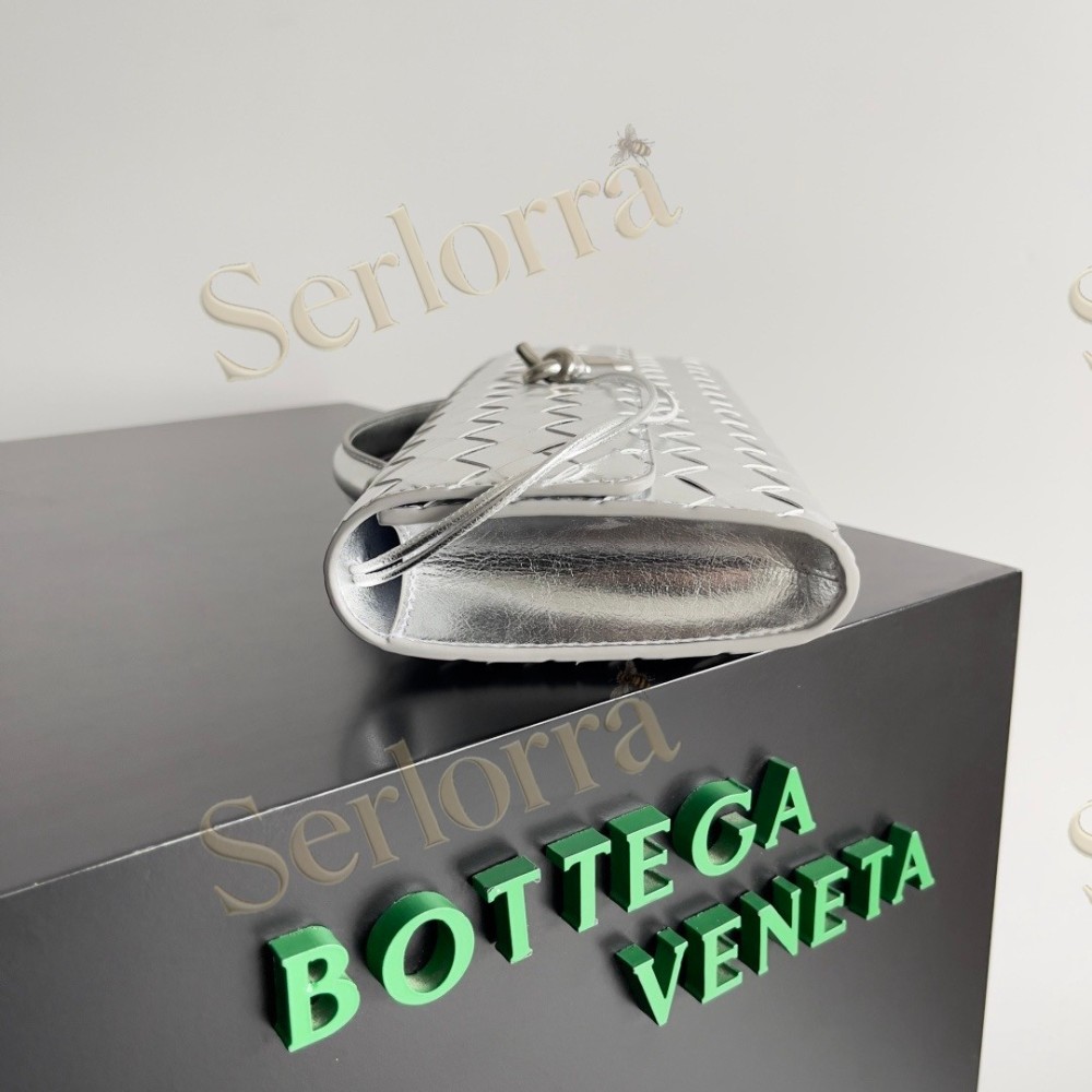 BOTTEGA VENETA ANDIAMO CLUTCH