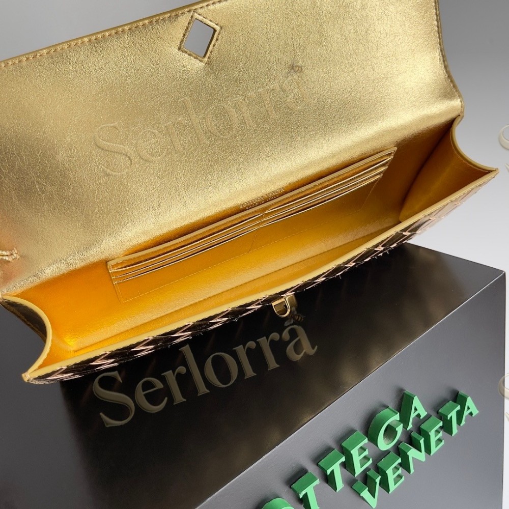 BOTTEGA VENETA ANDIAMO CLUTCH