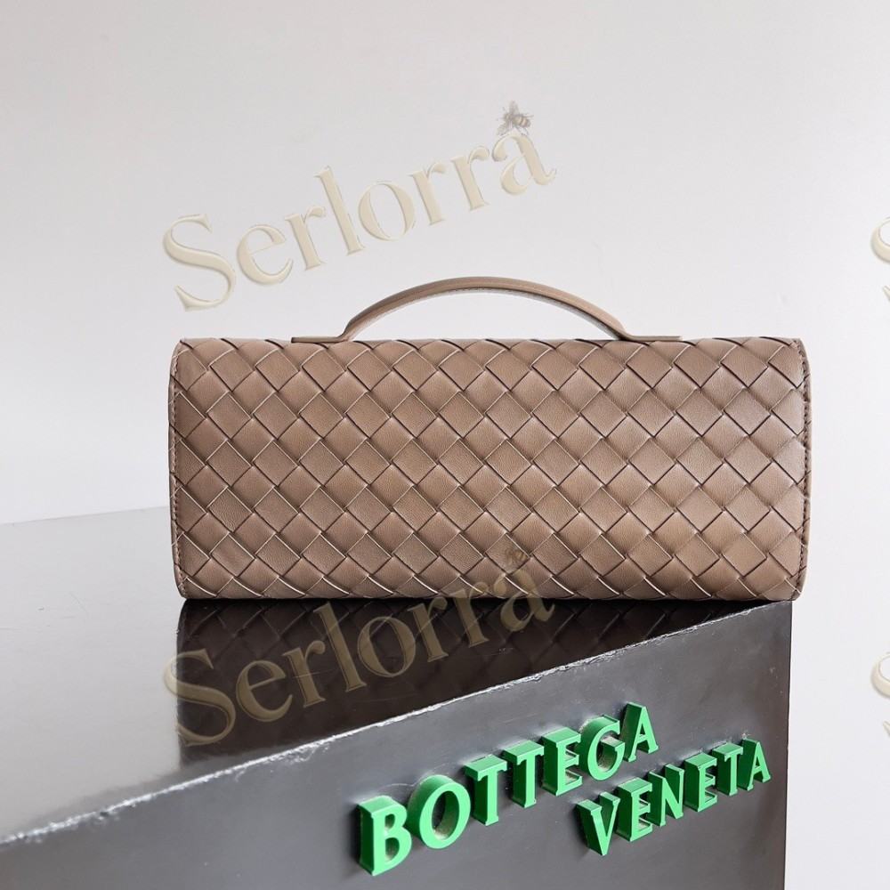 BOTTEGA VENETA ANDIAMO CLUTCH