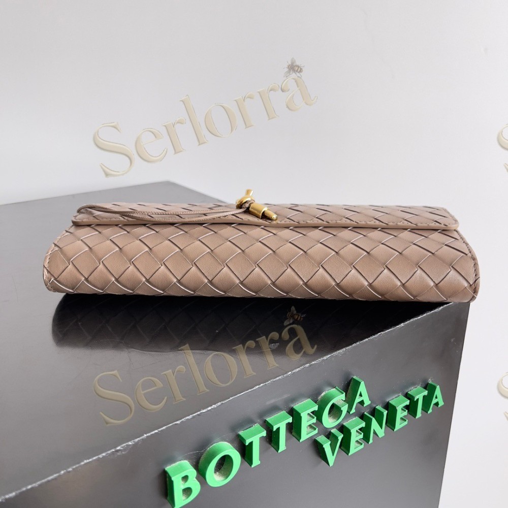 BOTTEGA VENETA ANDIAMO CLUTCH