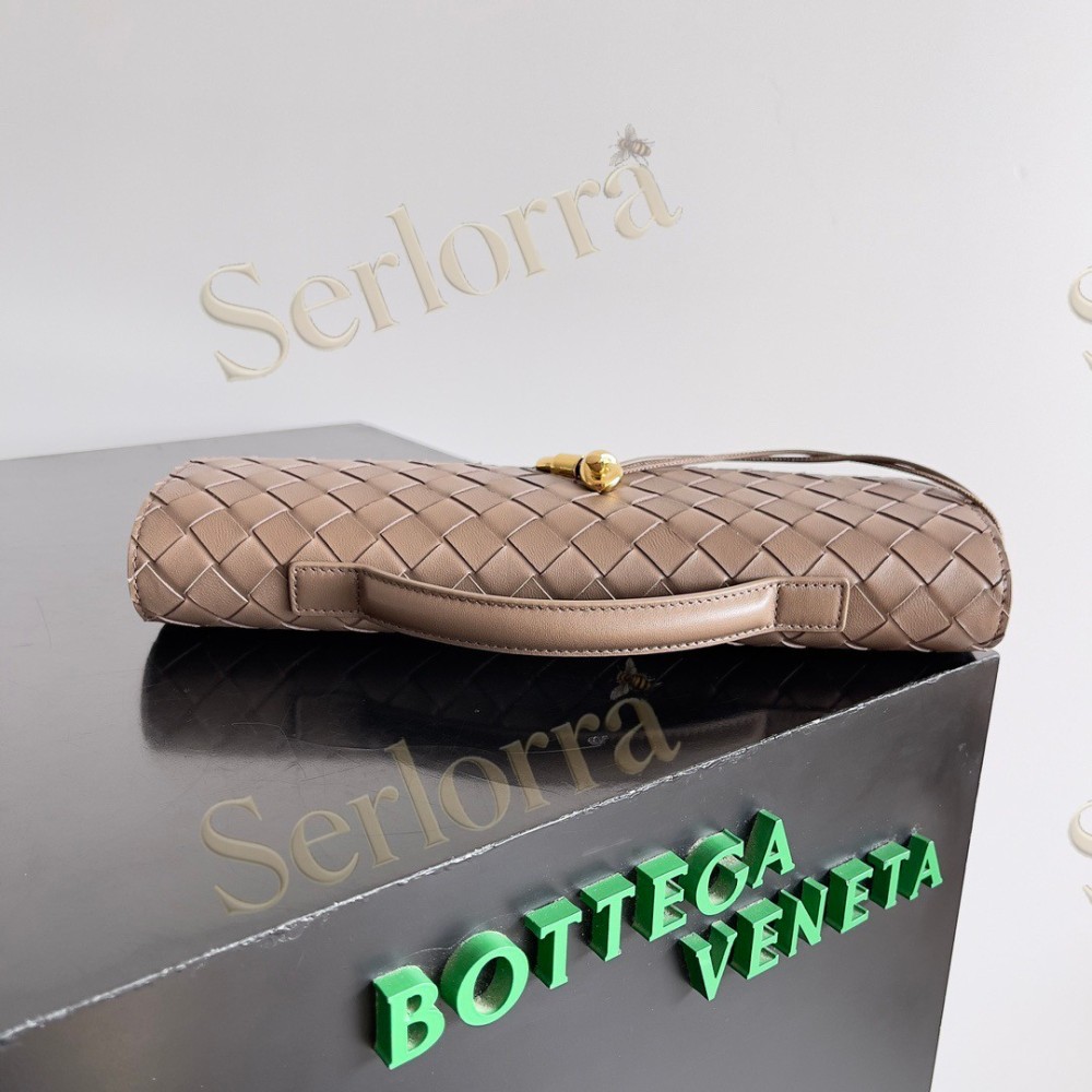 BOTTEGA VENETA ANDIAMO CLUTCH
