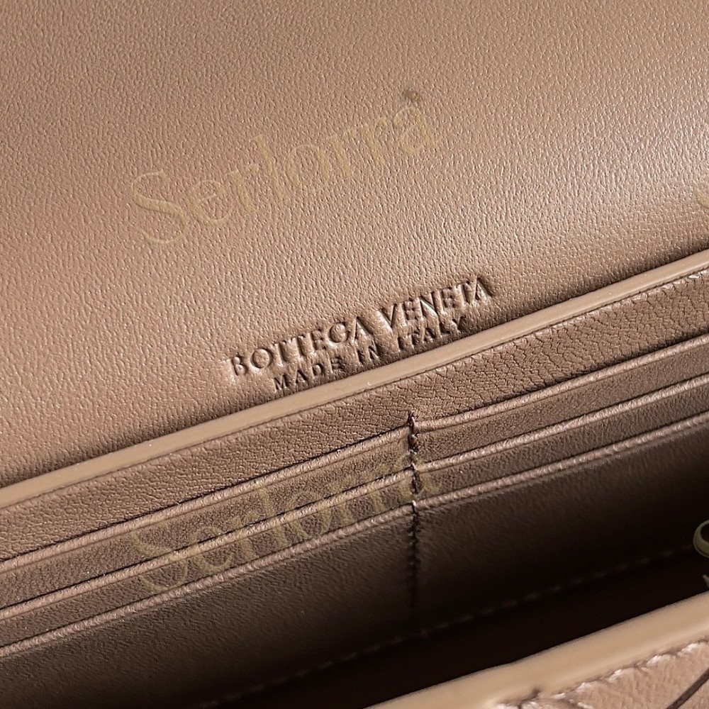BOTTEGA VENETA ANDIAMO CLUTCH