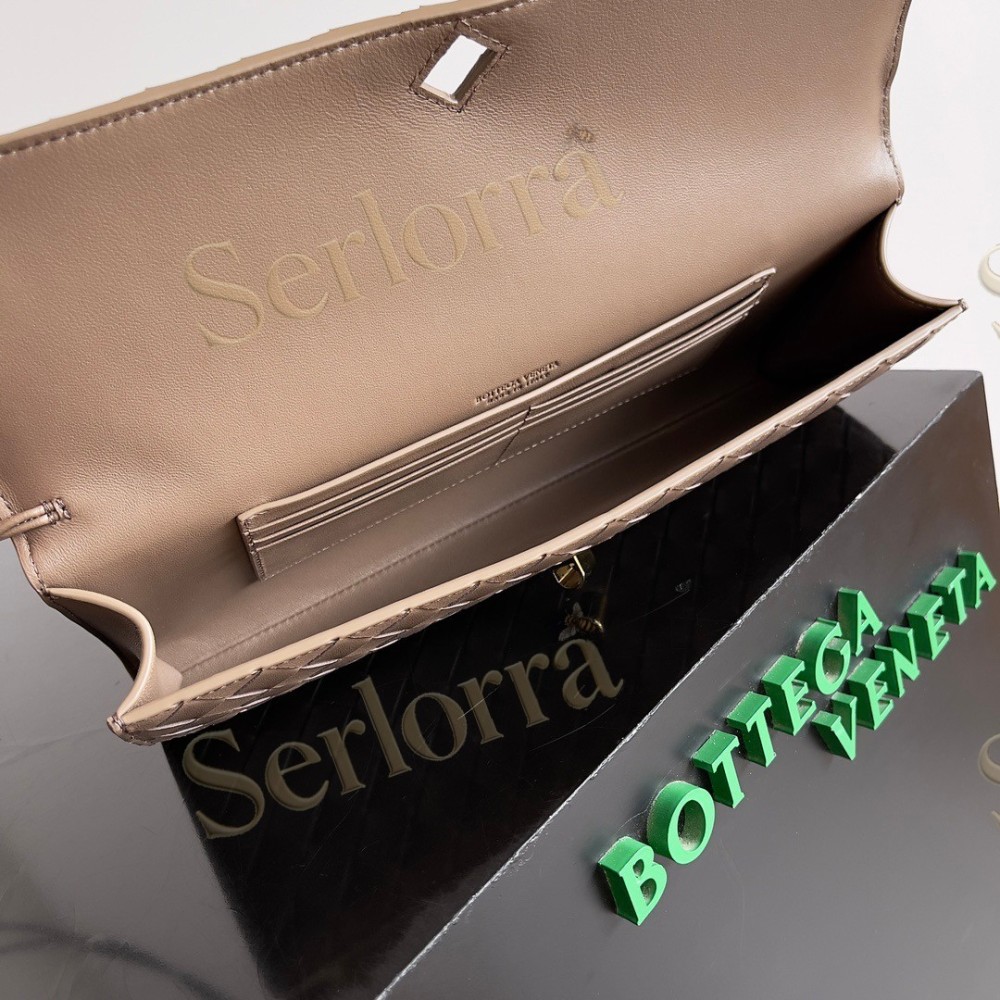 BOTTEGA VENETA ANDIAMO CLUTCH
