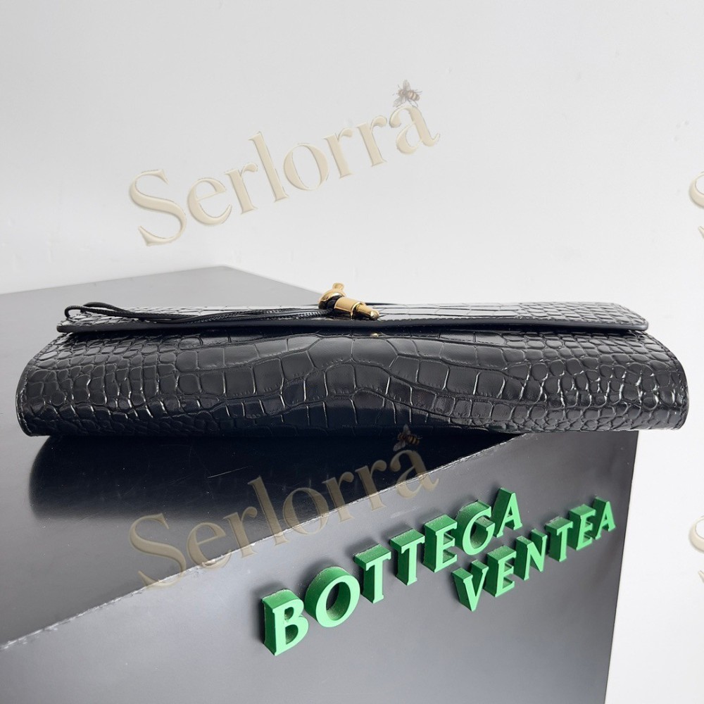 BOTTEGA VENETA ANDIAMO CLUTCH