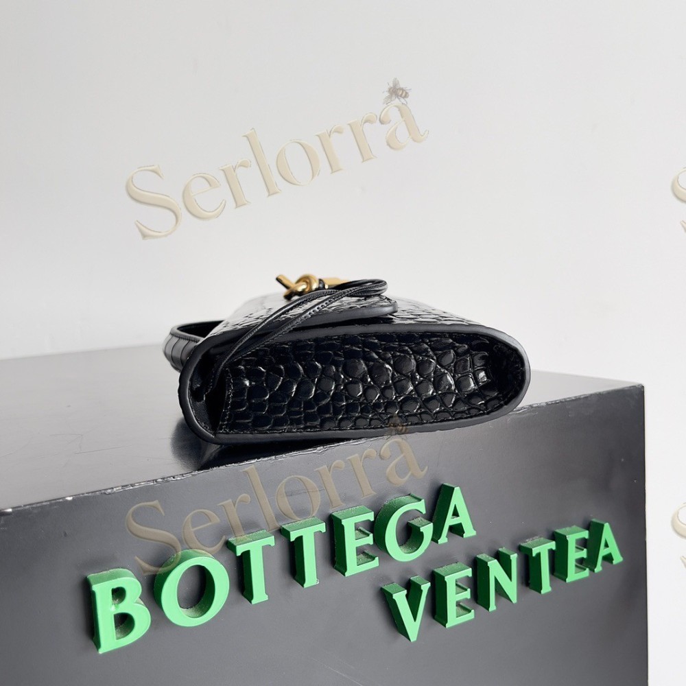 BOTTEGA VENETA ANDIAMO CLUTCH