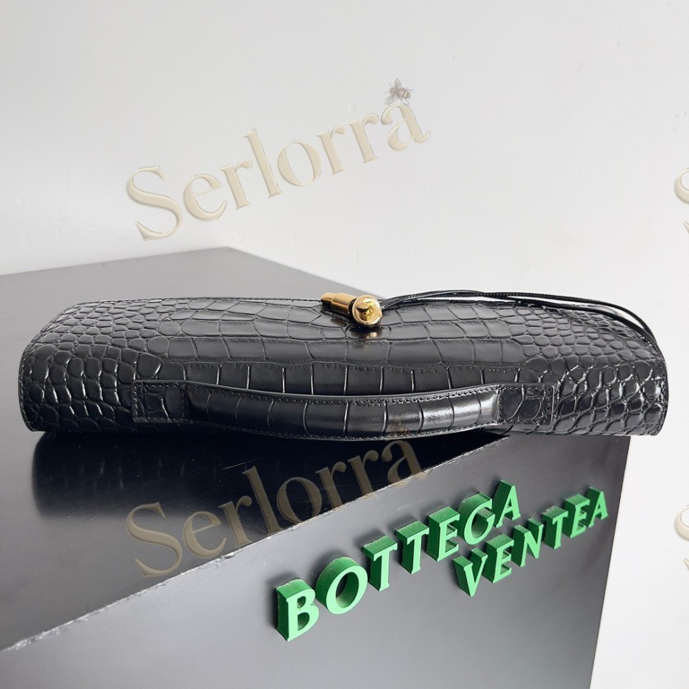 BOTTEGA VENETA ANDIAMO CLUTCH