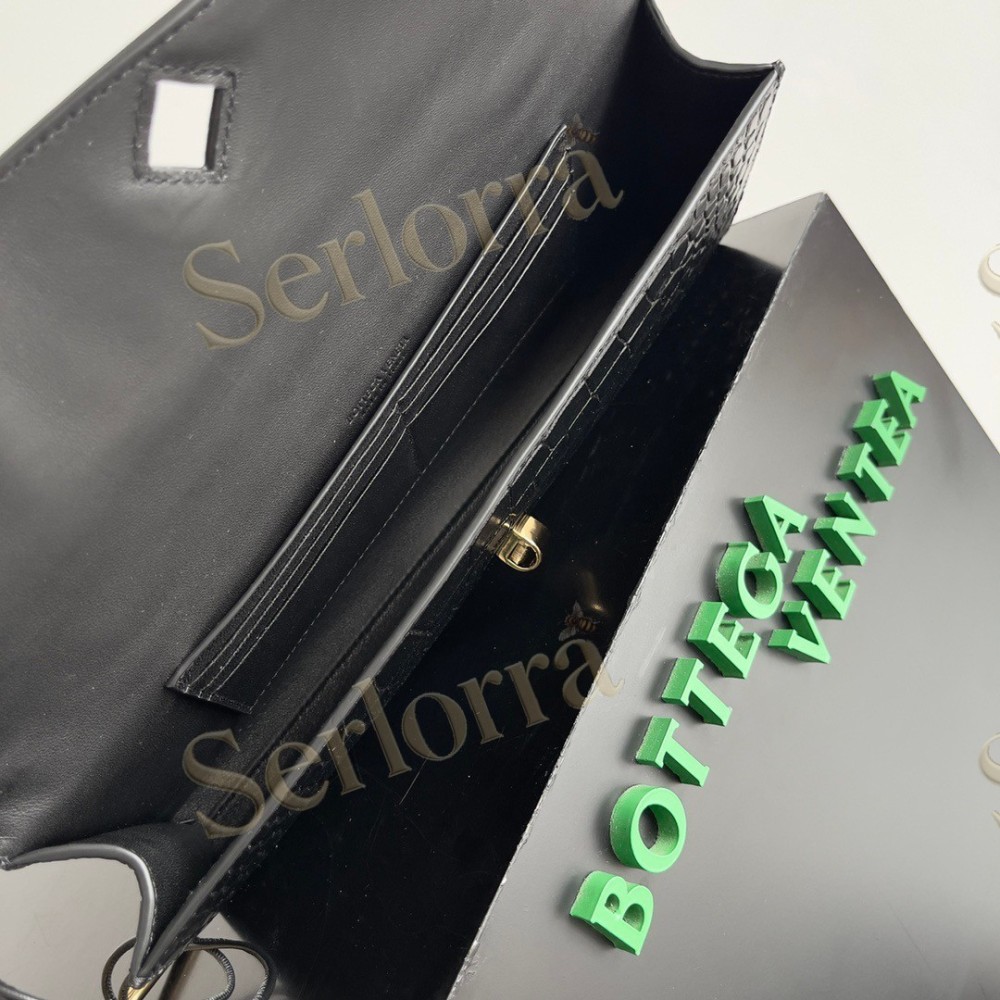BOTTEGA VENETA ANDIAMO CLUTCH