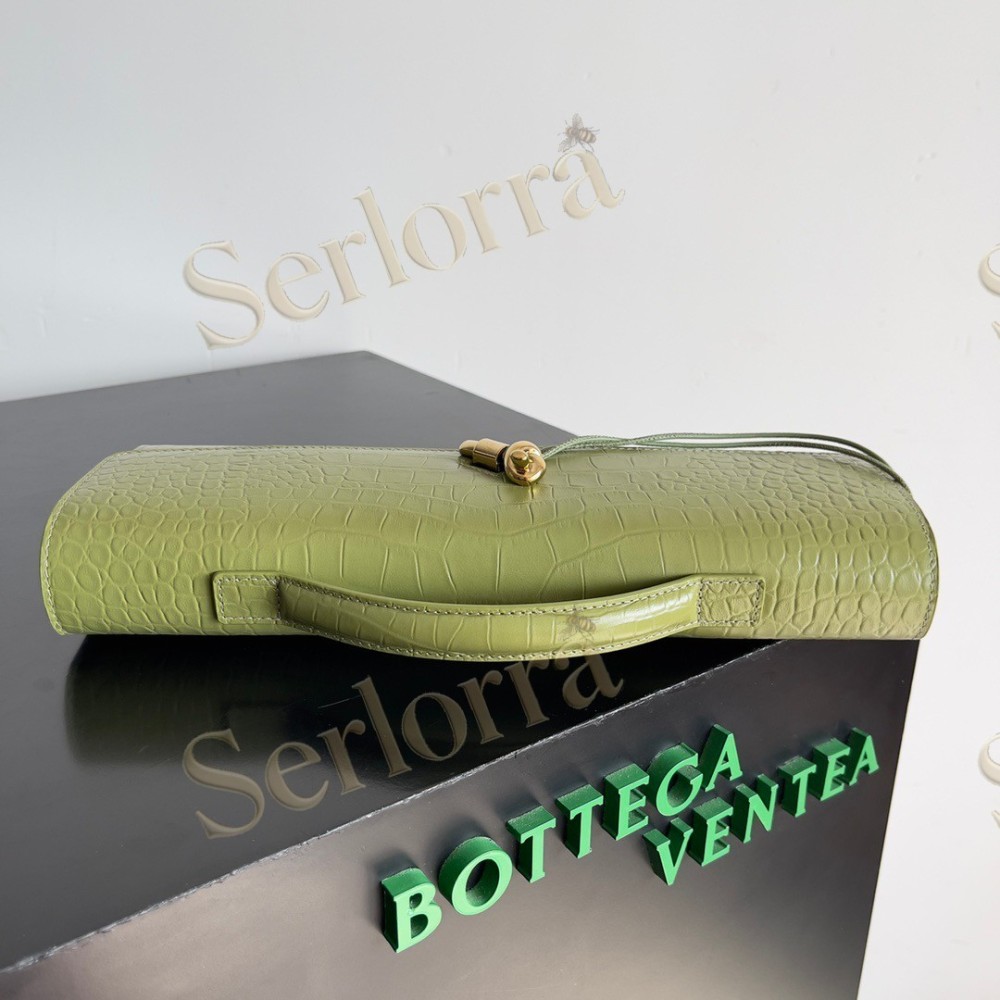 BOTTEGA VENETA ANDIAMO CLUTCH