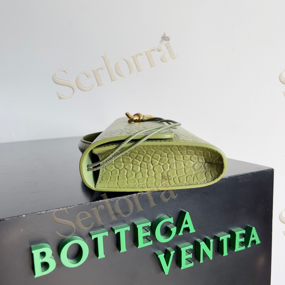BOTTEGA VENETA ANDIAMO CLUTCH