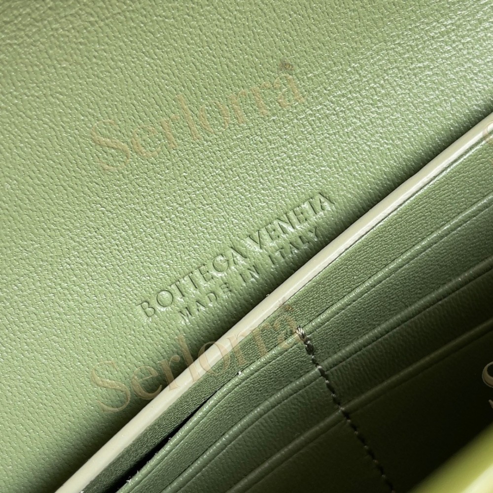 BOTTEGA VENETA ANDIAMO CLUTCH